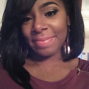 Meet your Posher, Dominique